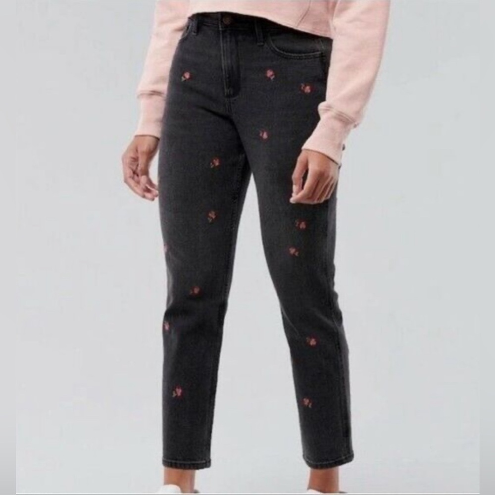 Hollister black with rose embroidered detail curvy high-rise mom jeans size 32